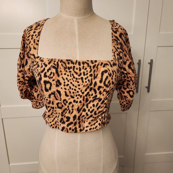 Billabong Animal print Puffy Sleeve square neck crop shirt size Medium - Picture 3 of 6